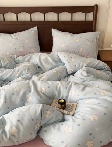 91家纺网 家纺一手货源 找家纺 呗旺鹿 2025新款A类母婴级全棉有氧双层纱印花四件套 川纱紫