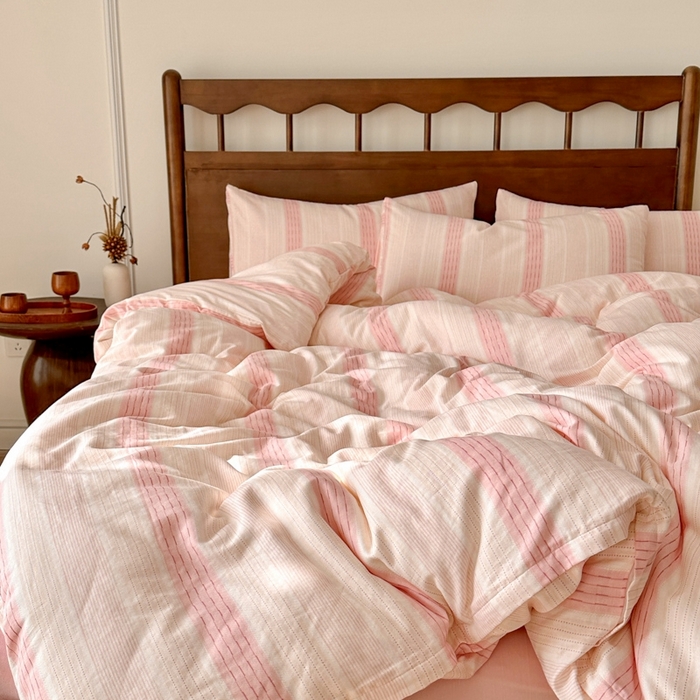 91家纺网 家纺一手货源 找家纺 呗旺鹿 2025新款A类母婴级全棉有氧双层纱印花四件套 川纱粉