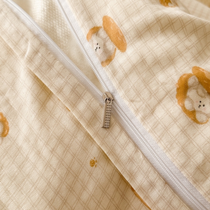 91家纺网 家纺一手货源 找家纺 呗旺鹿 2025新款A类母婴级全棉有氧双层纱印花四件套 夹心小熊