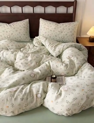 91家纺网 家纺一手货源 找家纺 呗旺鹿 2025新款A类母婴级全棉有氧双层纱印花四件套 叶猫绿