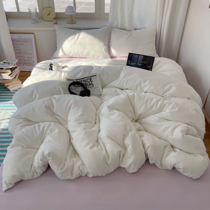 91家纺网 家纺一手货源 找家纺 芷凡家纺 2025新款亲肤棉纯色双拼四件套 奶白+丁香紫