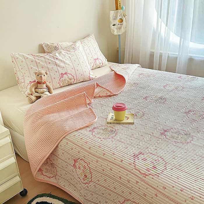 91家纺网 家纺一手货源 找家纺 希诺家居 2025新款全棉卡通小清新床盖三件套 床盖-粉兔酱