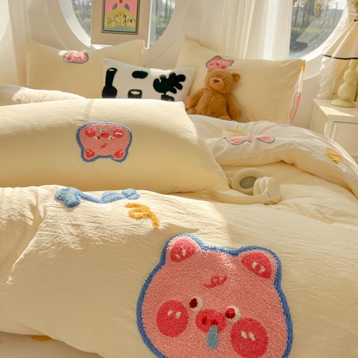 91家纺网 家纺一手货源 找家纺 韩巢家纺 2025新款大版水洗棉皱皱纱毛巾绣四件套(提供卖家秀) 困困小猪