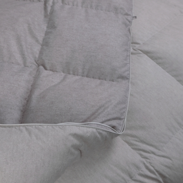 91家纺网 家纺一手货源 找家纺 卡迪亚家纺 2025新款米兰达白鹅被469羽魅系列被子被芯 羽魅灰