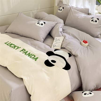 91家纺网 家纺一手货源 找家纺 （总）盛秋家纺 2025新款A类水洗棉毛巾绣四件套-胖达