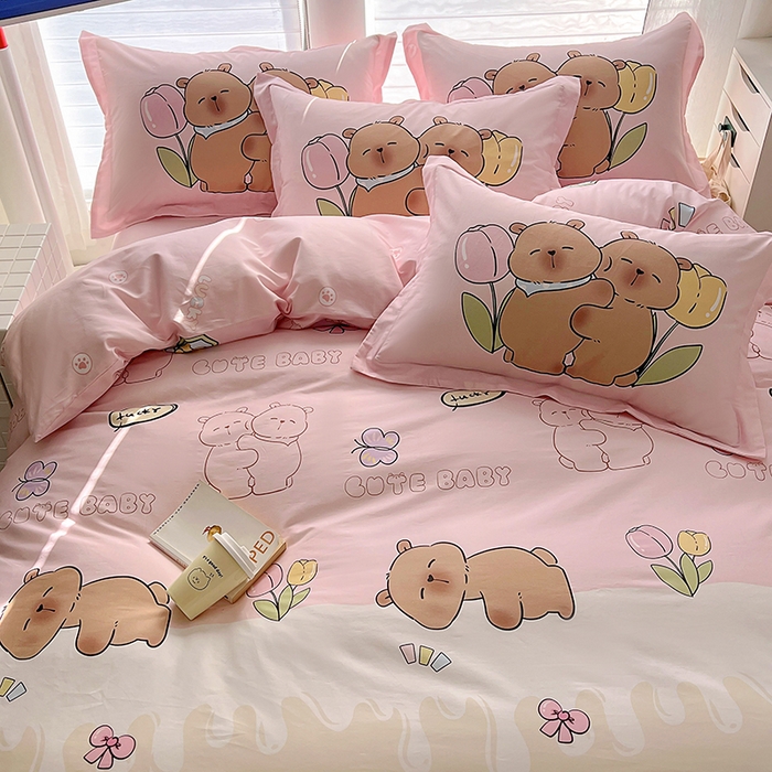 91家纺网 家纺一手货源 找家纺 浩诚 2025新款专版卡皮巴拉纯棉全棉卡通大版四件套-原创水豚卡卡【 提供买家秀 】 幸运巴拉