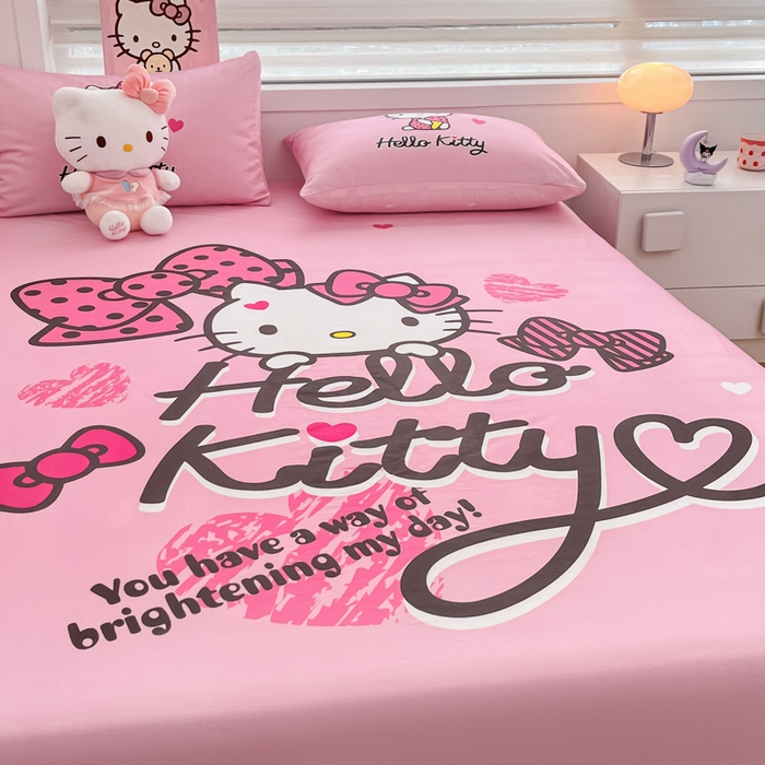 91家纺网 家纺一手货源 找家纺 暮思家居 2025新款正版授权三丽鸥大阪全棉数码印花纯棉单品床笠（第二批） A版-凯蒂宝贝