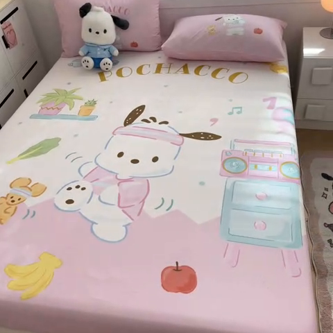 91家纺网 家纺一手货源 找家纺 暮思家居 2025新款正版授权三丽鸥大阪全棉数码印花纯棉单品床笠（第二批） A版-活力帕恰狗