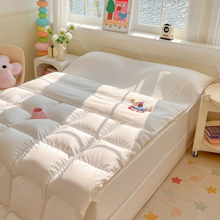 91家纺网 家纺一手货源 找家纺 柒星睡袋 2025新款a类水洗毛巾绣一次性隔脏睡袋 腊肠狗米白