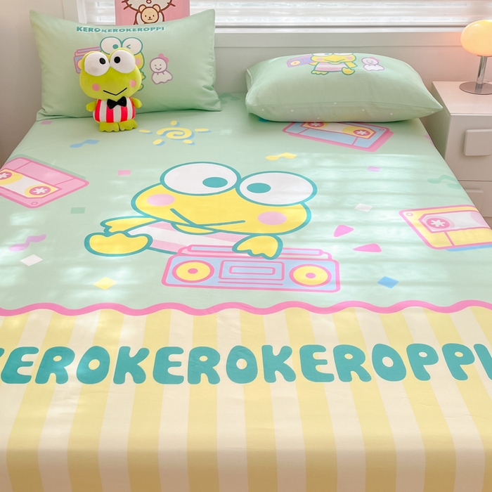 91家纺网 家纺一手货源 找家纺 暮思家居 2025新款正版授权三丽鸥大阪全棉数码印花纯棉单品床笠（第二批） A版-可爱大眼蛙