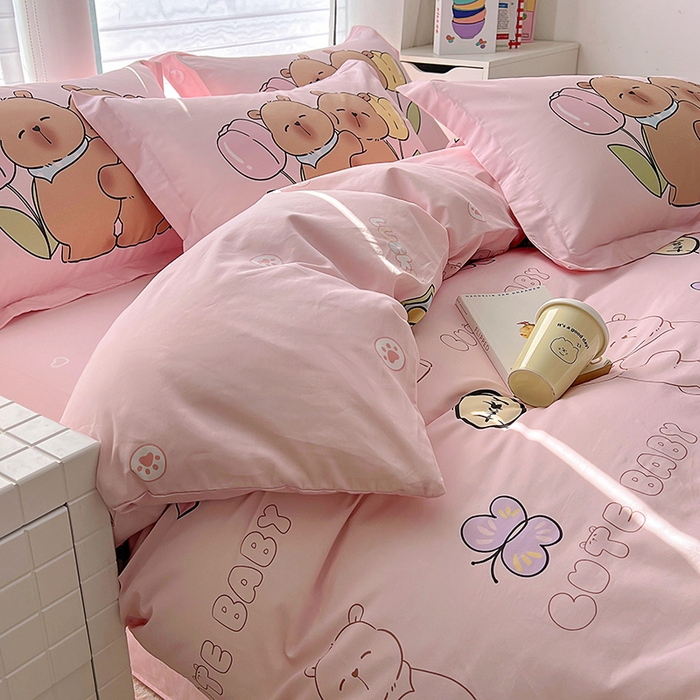 91家纺网 家纺一手货源 找家纺 浩诚 2025新款专版卡皮巴拉纯棉全棉卡通大版四件套-原创水豚卡卡【 提供买家秀 】 幸运巴拉