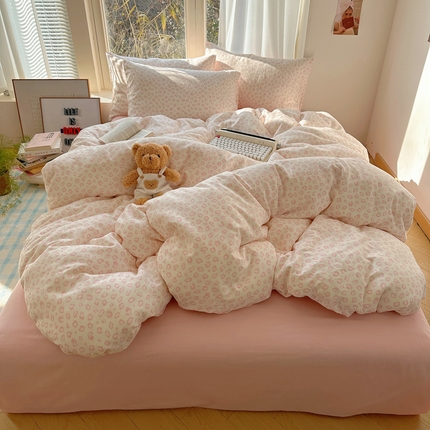 雅居纺家纺 2025新款全棉双层纱四件套 粉色小豹纹