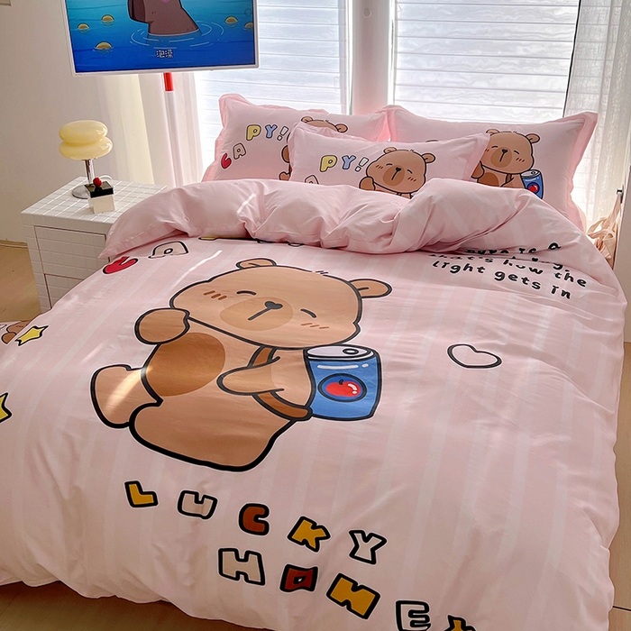 91家纺网 家纺一手货源 找家纺 浩诚 2025新款专版卡皮巴拉纯棉全棉卡通大版四件套-原创水豚卡卡【 提供买家秀 】 可乐巴拉