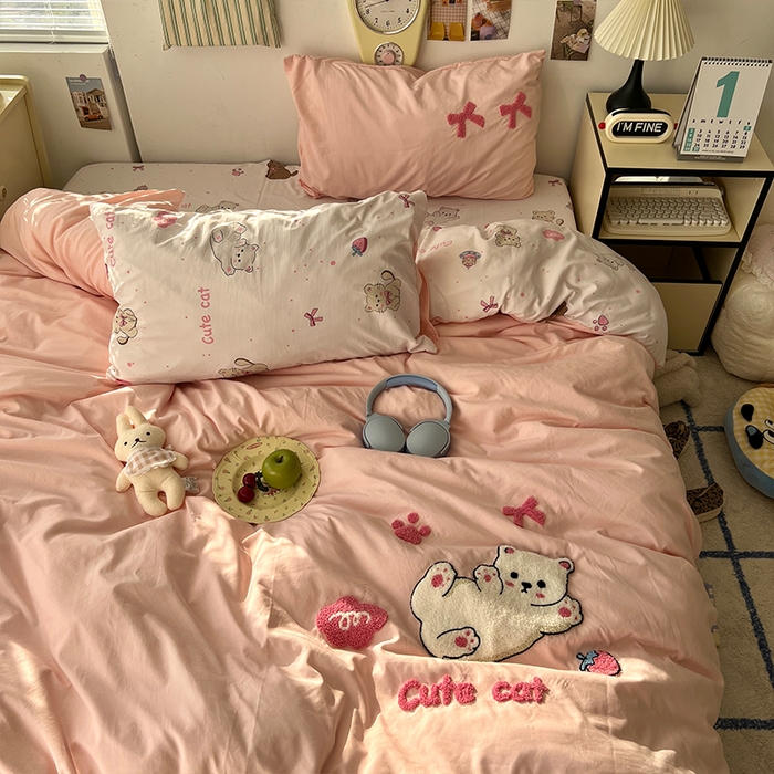 91家纺网 家纺一手货源 找家纺 原素 2025新款萌到心窝窝的毛巾绣四件套 酣睡懒猫