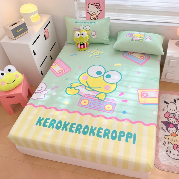 91家纺网 家纺一手货源 找家纺 暮思家居 2025新款正版授权三丽鸥大阪全棉数码印花纯棉单品床笠（第二批） A版-可爱大眼蛙