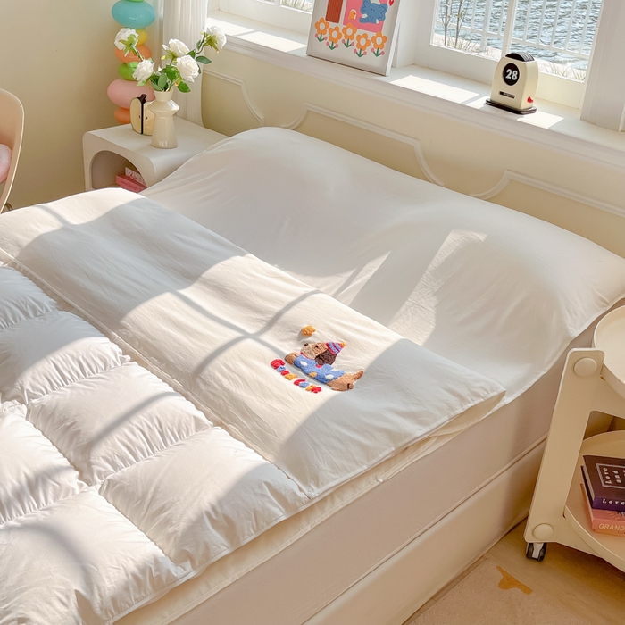 91家纺网 家纺一手货源 找家纺 柒星睡袋 2025新款a类水洗毛巾绣一次性隔脏睡袋 腊肠狗米白