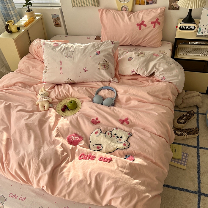 91家纺网 家纺一手货源 找家纺 原素 2025新款萌到心窝窝的毛巾绣四件套 酣睡懒猫