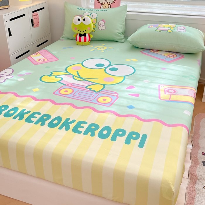 91家纺网 家纺一手货源 找家纺 暮思家居 2025新款正版授权三丽鸥大阪全棉数码印花纯棉单品床笠（第二批） A版-可爱大眼蛙