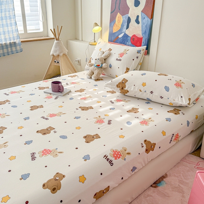 91家纺网 家纺一手货源 找家纺 温眠 2025新款A类亲肤水洗棉可爱卡通印花床笠 巴萨熊