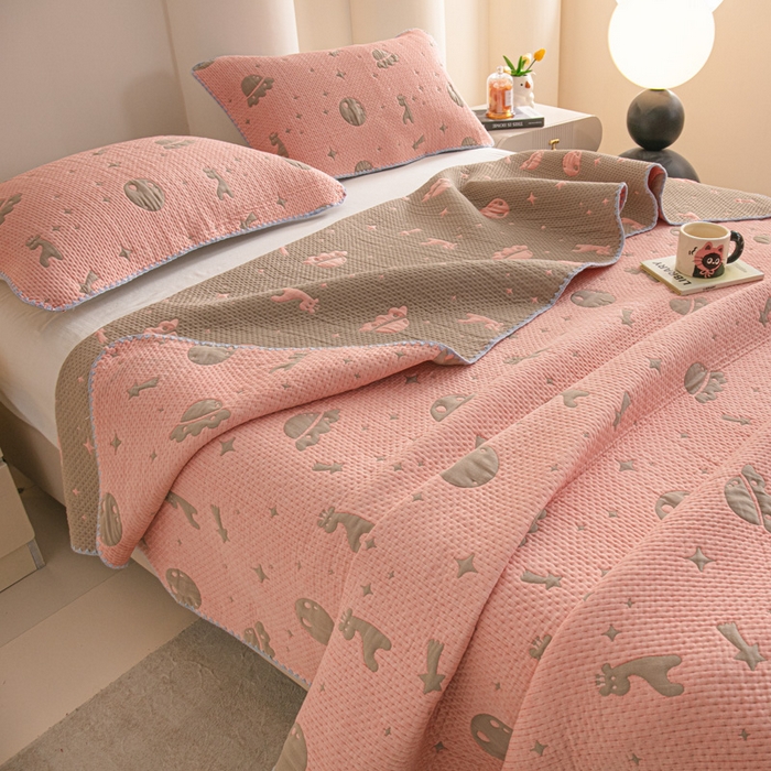 91家纺网 家纺一手货源 找家纺 手艺人2025新款A类宝宝四季全棉提花双面可铺盖床盖榻榻米炕盖炕垫盖毯AC01-AC10 AC07粉