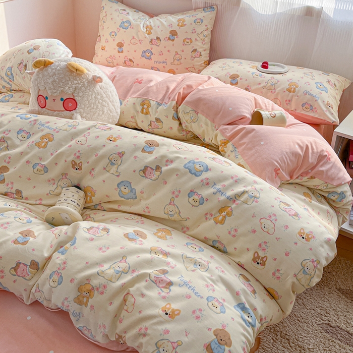 91家纺网 家纺一手货源 找家纺 西引力 2025开春新款全棉印花四件套单被套系列 狗狗家族粉