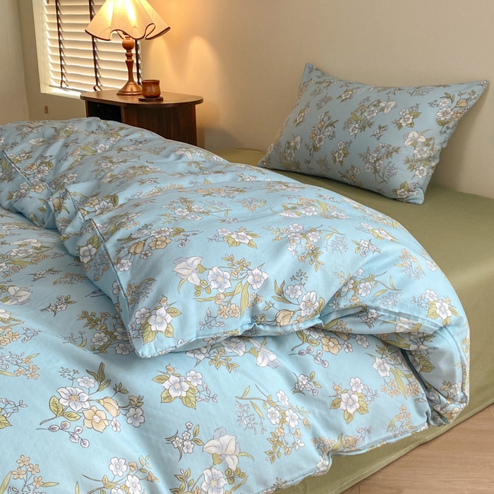 91家纺网 家纺一手货源 找家纺 2025新款A类母婴级有氧全棉纯棉双层纱纯棉印花四件套 场景一 澜月