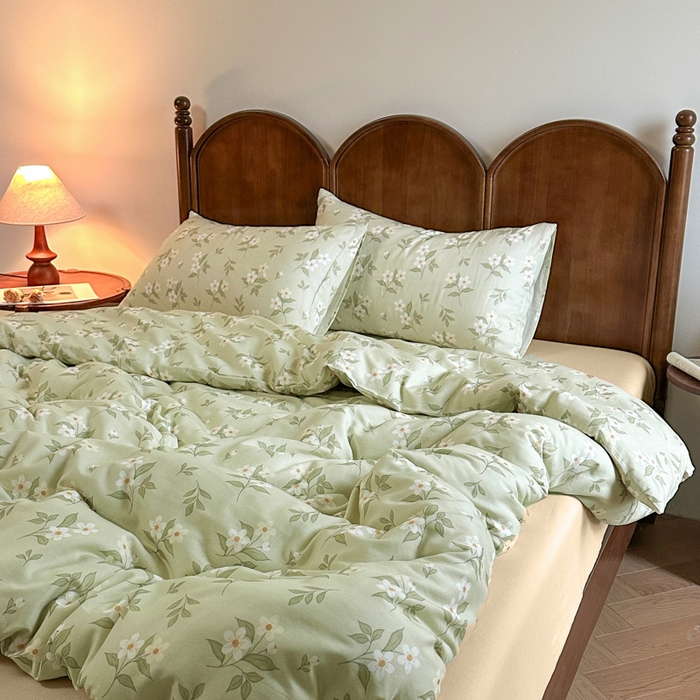 91家纺网 家纺一手货源 找家纺 2025新款A类母婴级有氧全棉纯棉双层纱纯棉印花四件套 场景二 茉莉青提