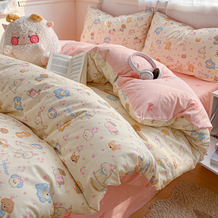 91家纺网 家纺一手货源 找家纺 西引力 2025开春新款全棉印花四件套单被套系列 狗狗家族粉