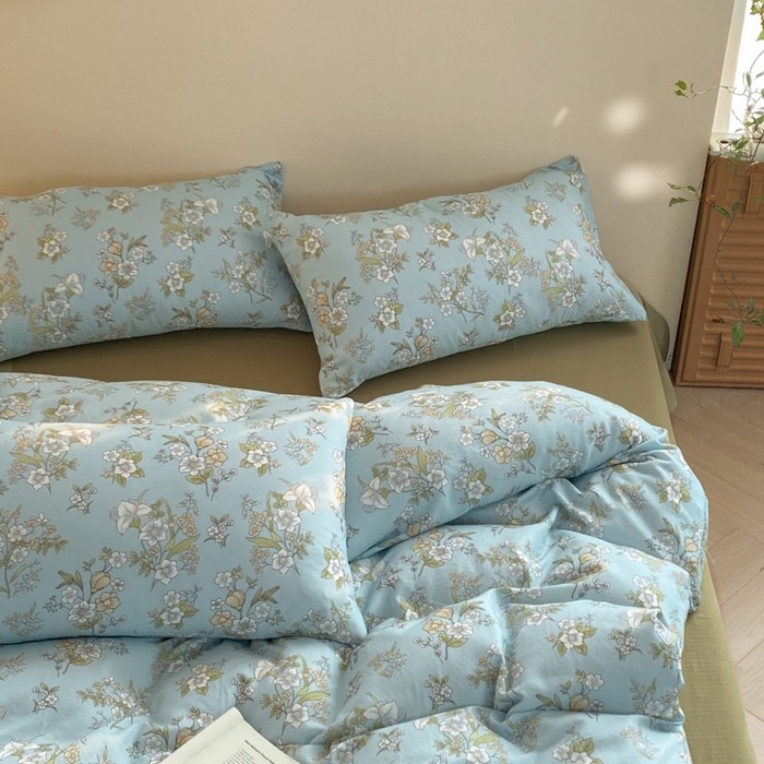 91家纺网 家纺一手货源 找家纺 2025新款A类母婴级有氧全棉纯棉双层纱纯棉印花四件套 场景一 澜月