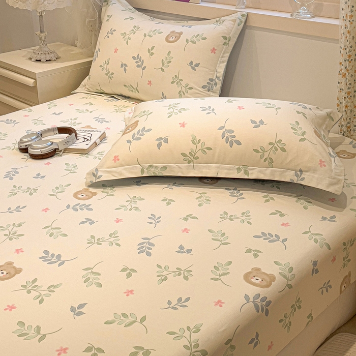 91家纺网 家纺一手货源 找家纺 2025春夏新款全棉花卉系列印花单床笠 叶中萌熊