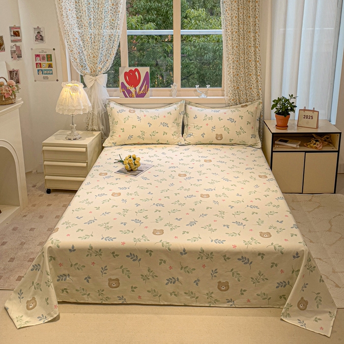 91家纺网 家纺一手货源 找家纺 2025春夏新款全棉花卉系列印花床单 叶中萌熊