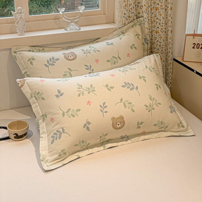 91家纺网 家纺一手货源 找家纺 2025春夏新款全棉花卉系列印花单枕套 叶中萌熊