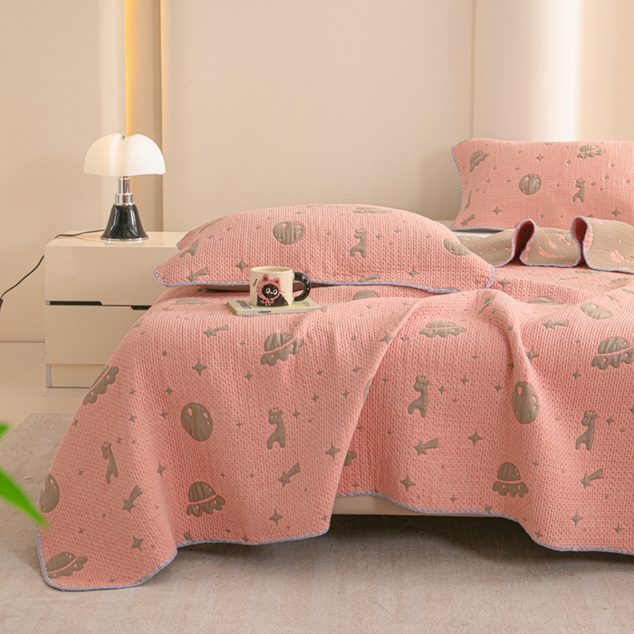 91家纺网 家纺一手货源 找家纺 手艺人2025新款A类宝宝四季全棉提花双面可铺盖床盖榻榻米炕盖炕垫盖毯AC01-AC10 AC07粉