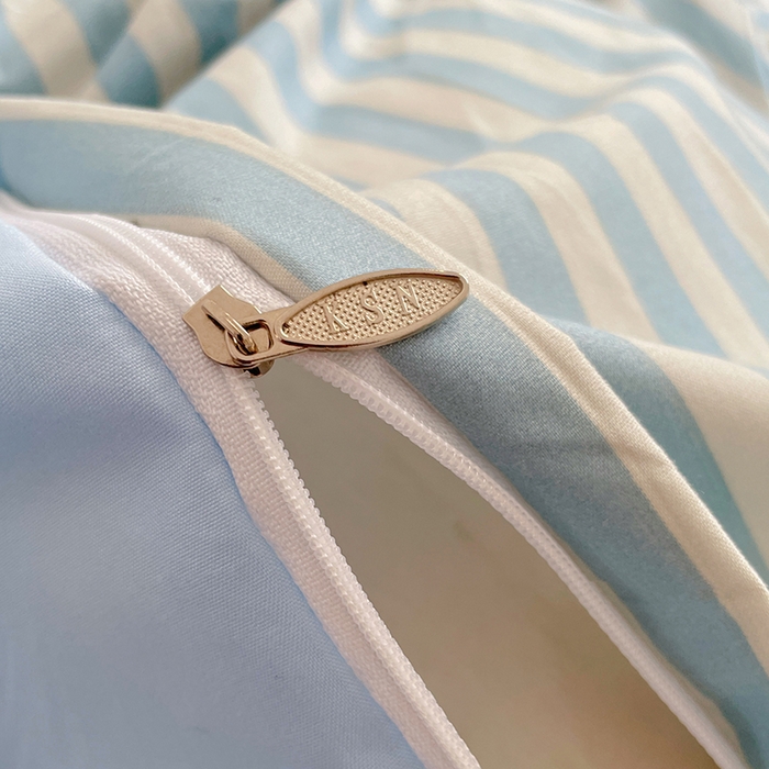 91家纺网 家纺一手货源 找家纺 优卡迪家纺馆 2025新款110克水洗棉无印风毛巾绣四件套【下载文件夹包含买家秀】 潮酷熊-水兰条