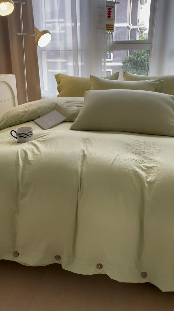 91家纺网 家纺一手货源 找家纺 库里梦家纺 2025新款水洗棉纽扣四件套学生季A类简约纯色无印风四件套 纽扣芥末绿