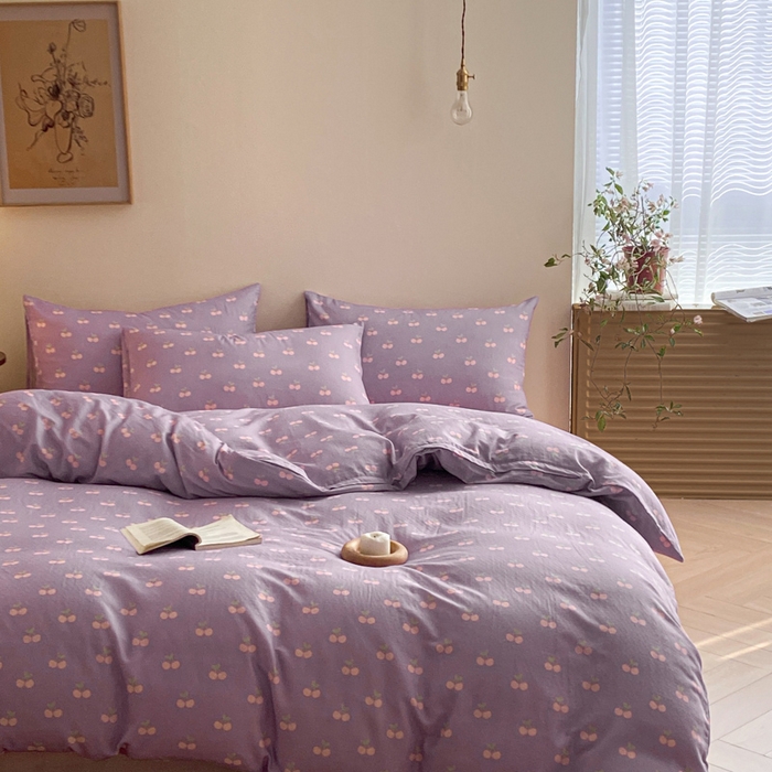 91家纺网 家纺一手货源 找家纺 2025新款A类母婴级有氧全棉纯棉双层纱纯棉印花四件套 场景一 车厘子