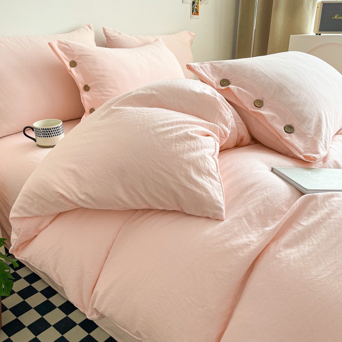 91家纺网 家纺一手货源 找家纺 库里梦家纺 2025新款水洗棉纽扣四件套学生季A类简约纯色无印风四件套 纽扣少女粉