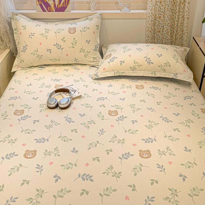 91家纺网 家纺一手货源 找家纺 2025春夏新款全棉花卉系列印花单床笠 叶中萌熊