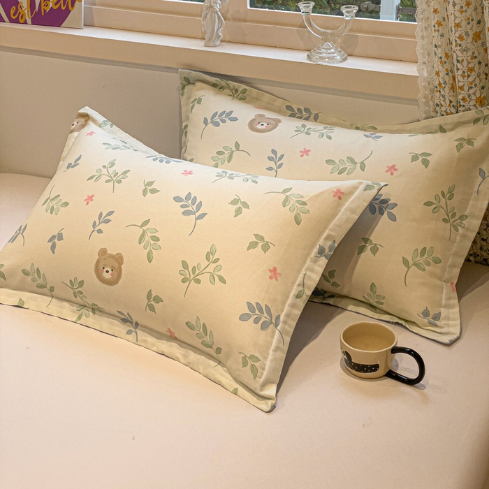 91家纺网 家纺一手货源 找家纺 2025春夏新款全棉花卉系列印花单枕套 叶中萌熊