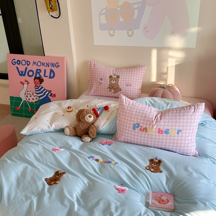 91家纺网 家纺一手货源 找家纺 美乐迪家纺 2025新款全棉毛巾绣四件套 甜品熊