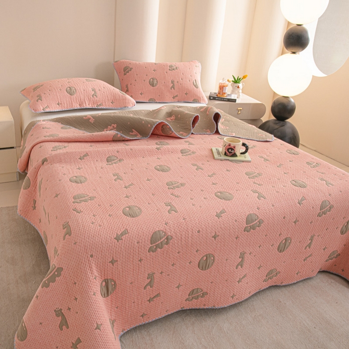 91家纺网 家纺一手货源 找家纺 手艺人2025新款A类宝宝四季全棉提花双面可铺盖床盖榻榻米炕盖炕垫盖毯AC01-AC10 AC07粉