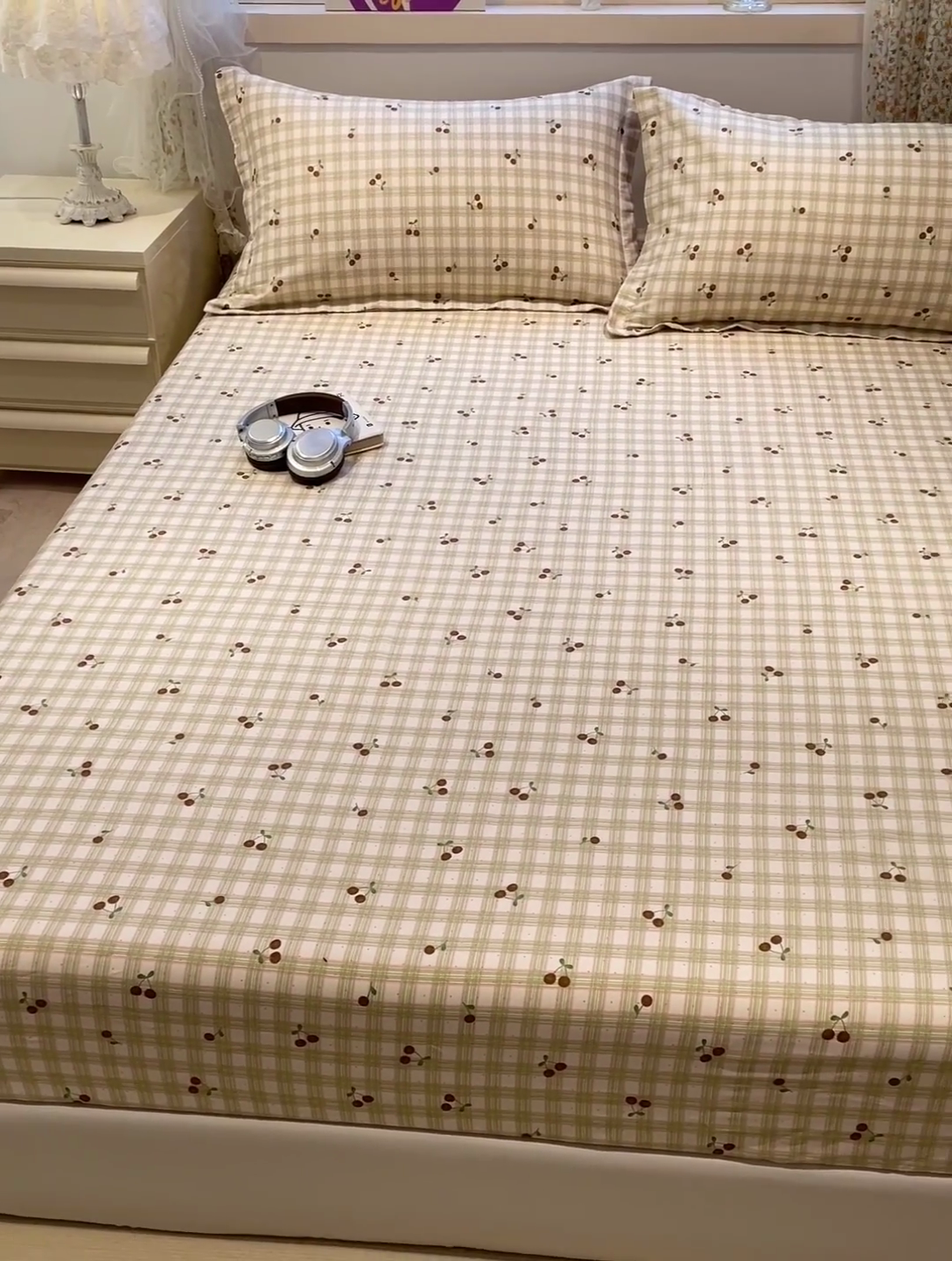 91家纺网 家纺一手货源 找家纺 2025春夏新款全棉花卉系列印花单床笠 酸甜樱桃