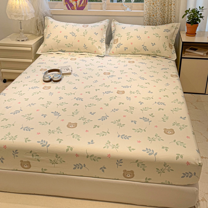 91家纺网 家纺一手货源 找家纺 2025春夏新款全棉花卉系列印花单床笠 叶中萌熊