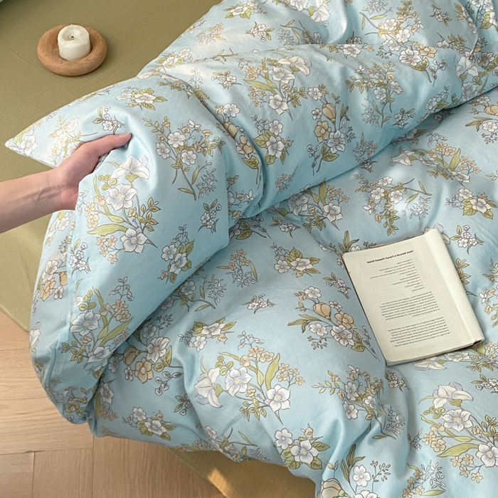 91家纺网 家纺一手货源 找家纺 2025新款A类母婴级有氧全棉纯棉双层纱纯棉印花四件套 场景一 澜月