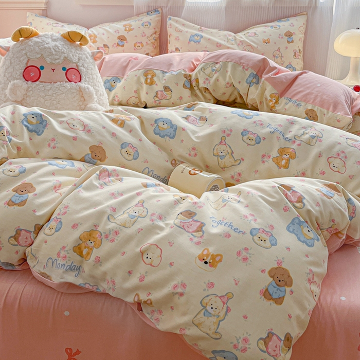 91家纺网 家纺一手货源 找家纺 西引力 2025开春新款全棉印花四件套单被套系列 狗狗家族粉