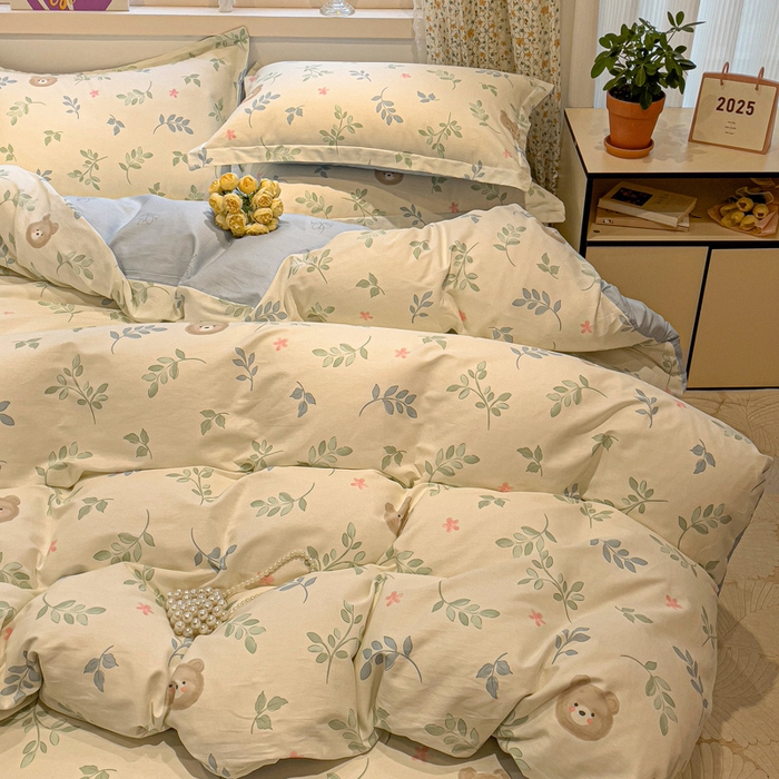 91家纺网 家纺一手货源 找家纺 2025春夏新款全棉花卉系列印花单被套 叶中萌熊