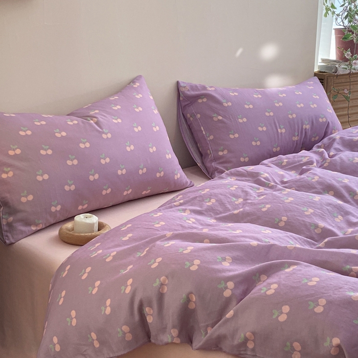 91家纺网 家纺一手货源 找家纺 2025新款A类母婴级有氧全棉纯棉双层纱纯棉印花四件套 场景一 车厘子