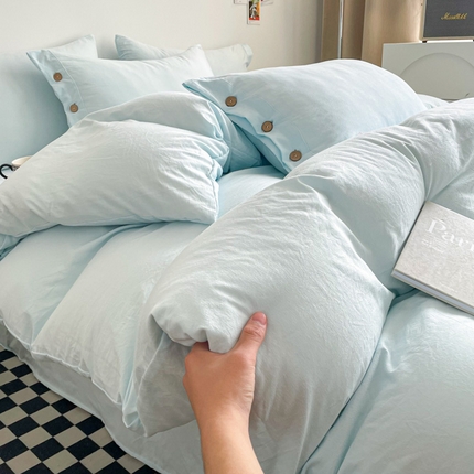 91家纺网 家纺一手货源 找家纺 库里梦家纺 2025新款水洗棉纽扣四件套学生季A类简约纯色无印风四件套 纽扣浅蓝