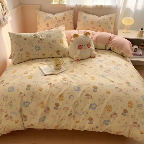 91家纺网 家纺一手货源 找家纺 西引力 2025开春新款全棉印花四件套单被套系列 狗狗家族粉