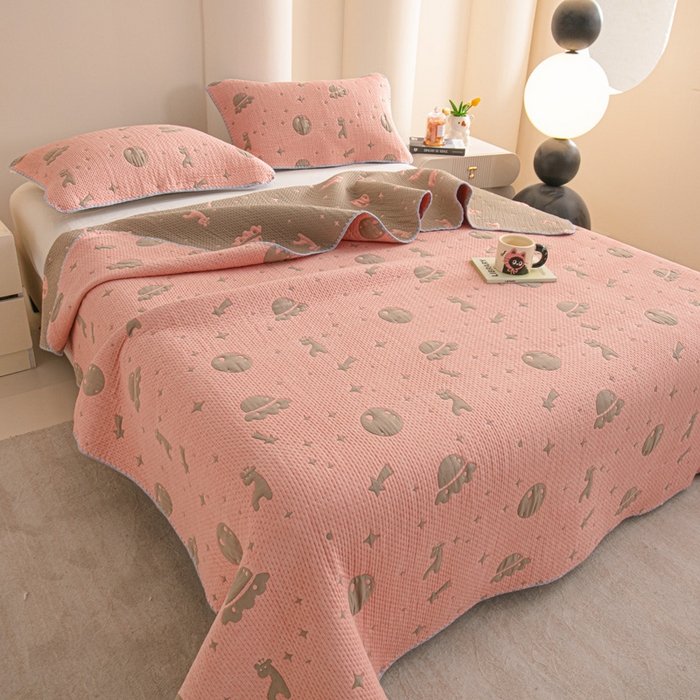 91家纺网 家纺一手货源 找家纺 手艺人2025新款A类宝宝四季全棉提花双面可铺盖床盖榻榻米炕盖炕垫盖毯AC01-AC10 AC07粉